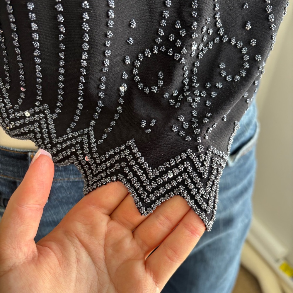 CB Established Elegant Black Sleeveless Top - Picture 4 of 6